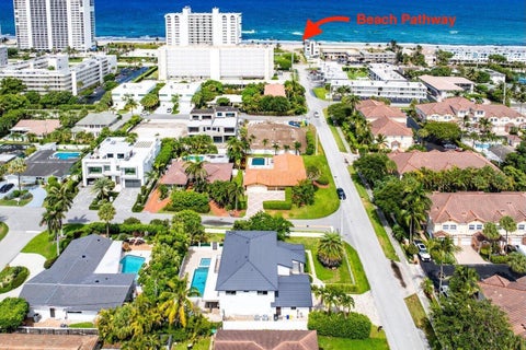 Tiny photo for 811 SE 31st Street, Boca Raton, FL 33432 (MLS # B26072022)