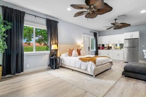 Tiny photo for 811 SE 31st Street, Boca Raton, FL 33432 (MLS # B26072022)