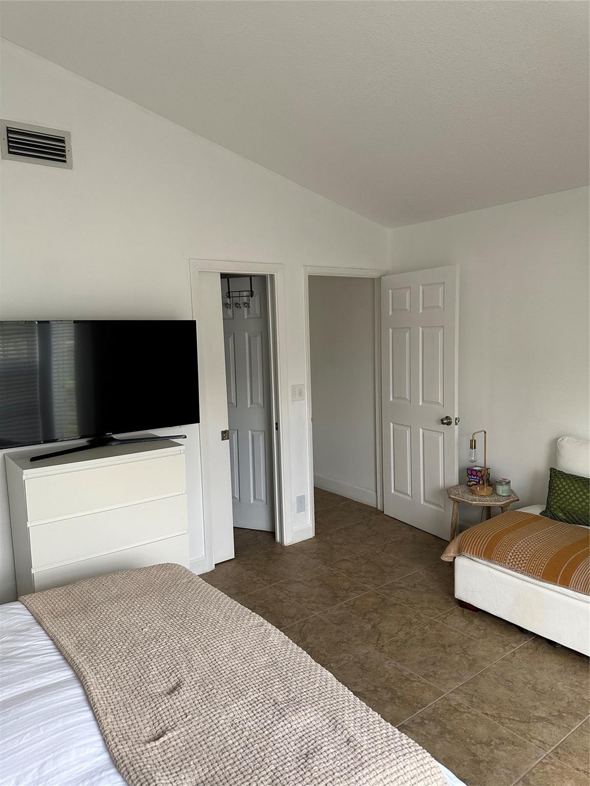 Lucerne Park Condo 01-15 - Residential Lease
