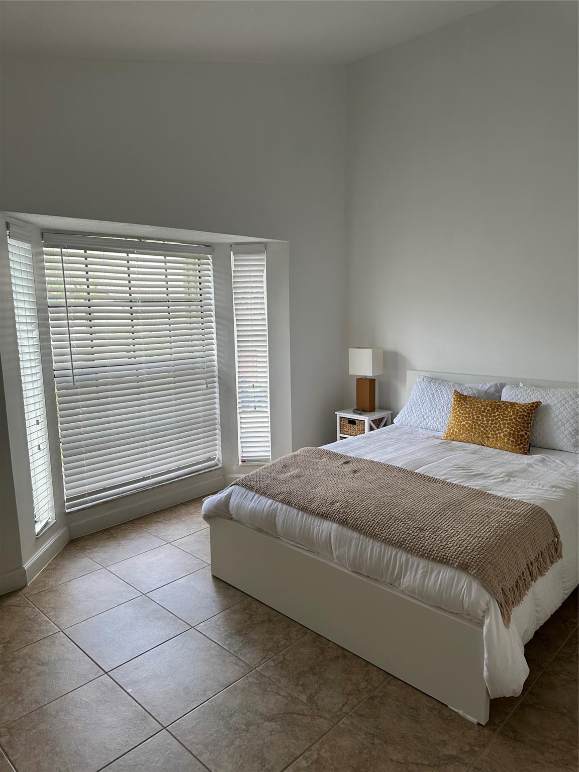 Lucerne Park Condo 01-15 - Residential Lease