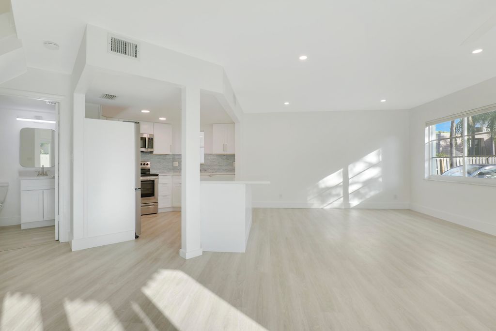 Photo of 153 Seabreeze Circle, Jupiter, FL 33477 (MLS # R10942343)