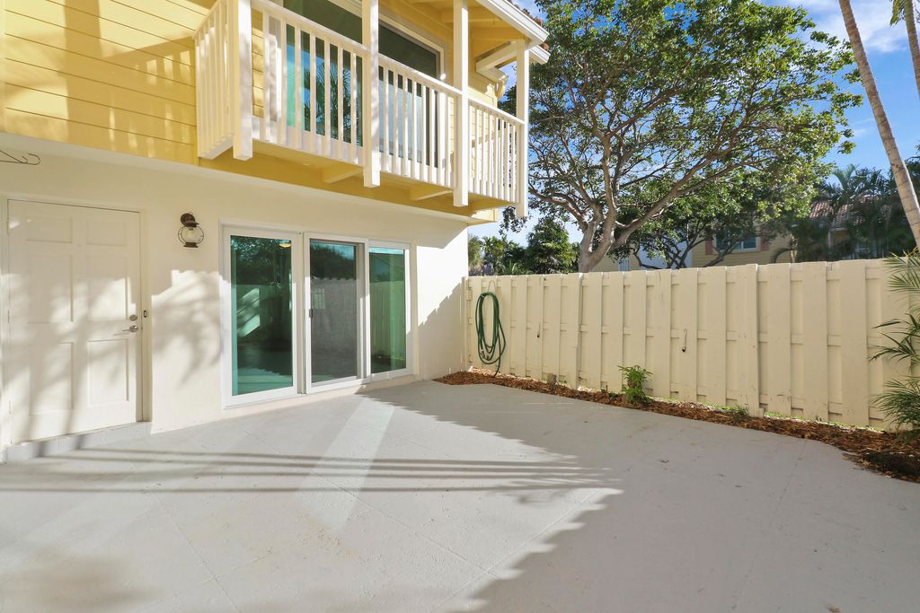 Photo of 153 Seabreeze Circle, Jupiter, FL 33477 (MLS # R10942343)