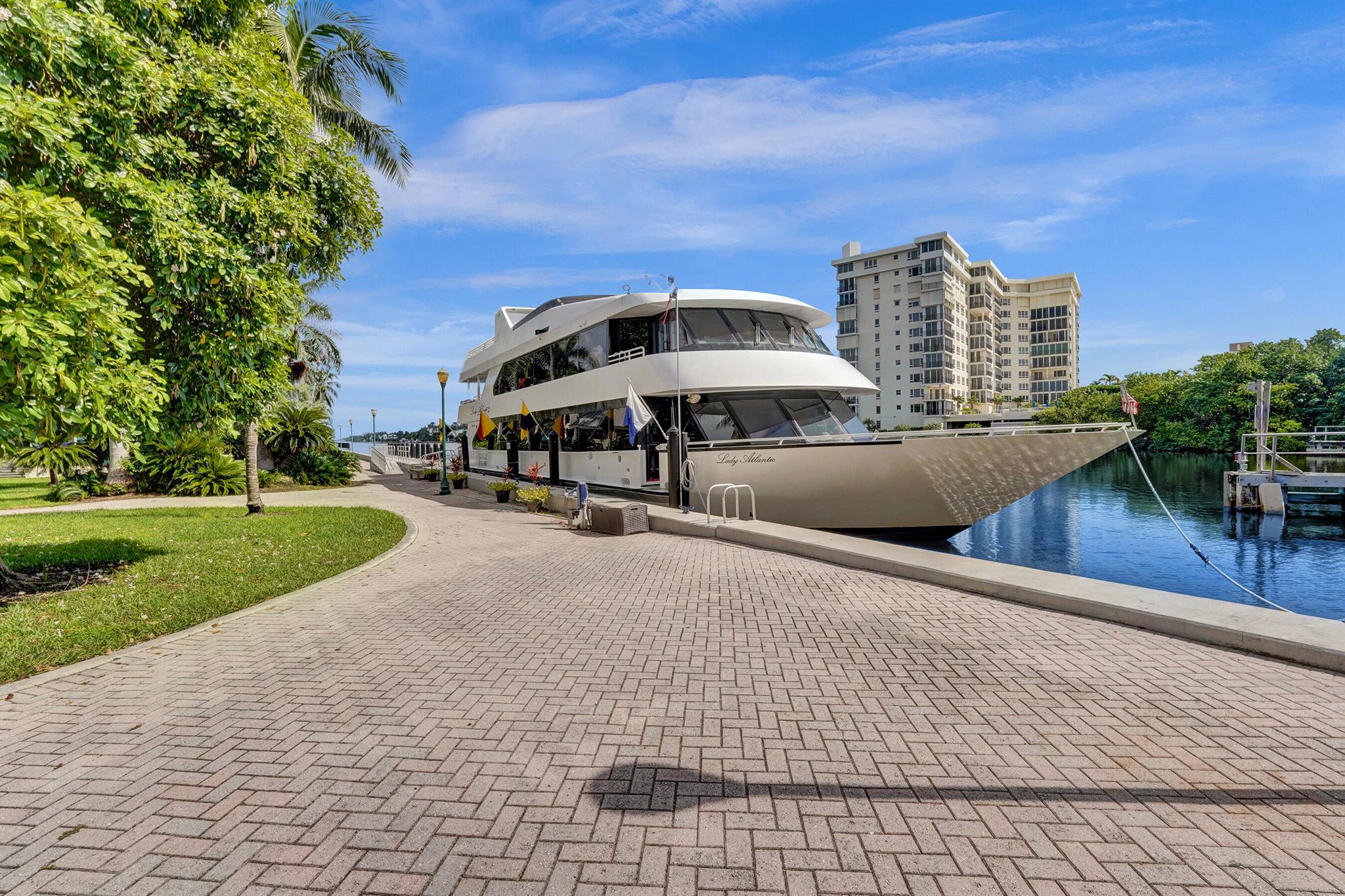 OLD SCHOOL SQUARE HISTORI - Residential