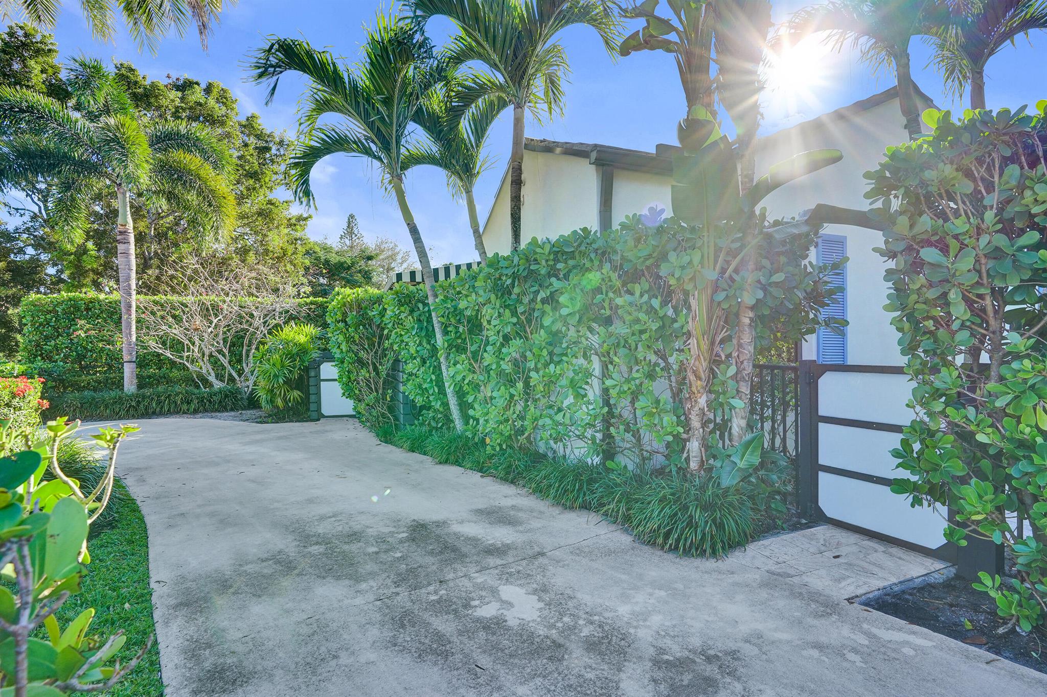 OLD SCHOOL SQUARE HISTORI - Residential