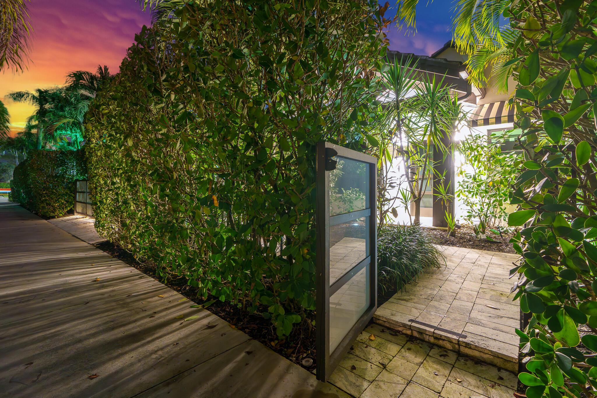 OLD SCHOOL SQUARE HISTORI - Residential