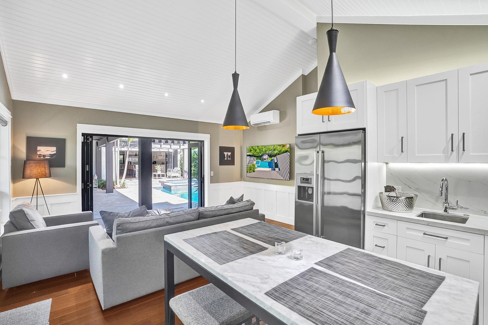 OLD SCHOOL SQUARE HISTORI - Residential