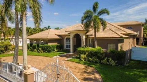 Tiny photo for 423 NE 3rd Street, Pompano Beach, FL 33060 (MLS # B26049767)