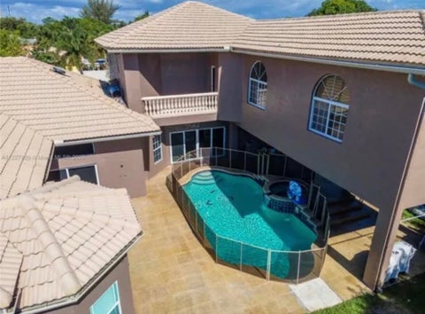 Tiny photo for 423 NE 3rd Street, Pompano Beach, FL 33060 (MLS # B26049767)