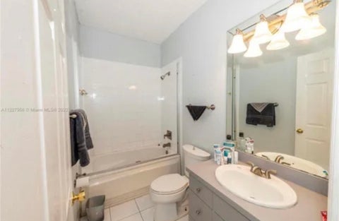Tiny photo for 423 NE 3rd Street, Pompano Beach, FL 33060 (MLS # B26049767)