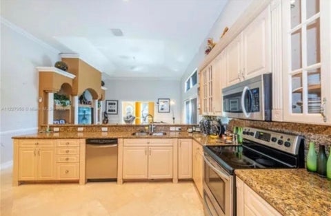 Tiny photo for 423 NE 3rd Street, Pompano Beach, FL 33060 (MLS # B26049767)