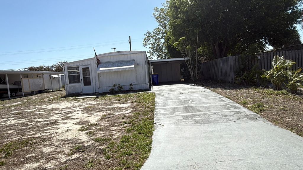 Photo of 7000 SE Ridgeway Terrace SE, Hobe Sound, FL 33455 (MLS # B26006247)