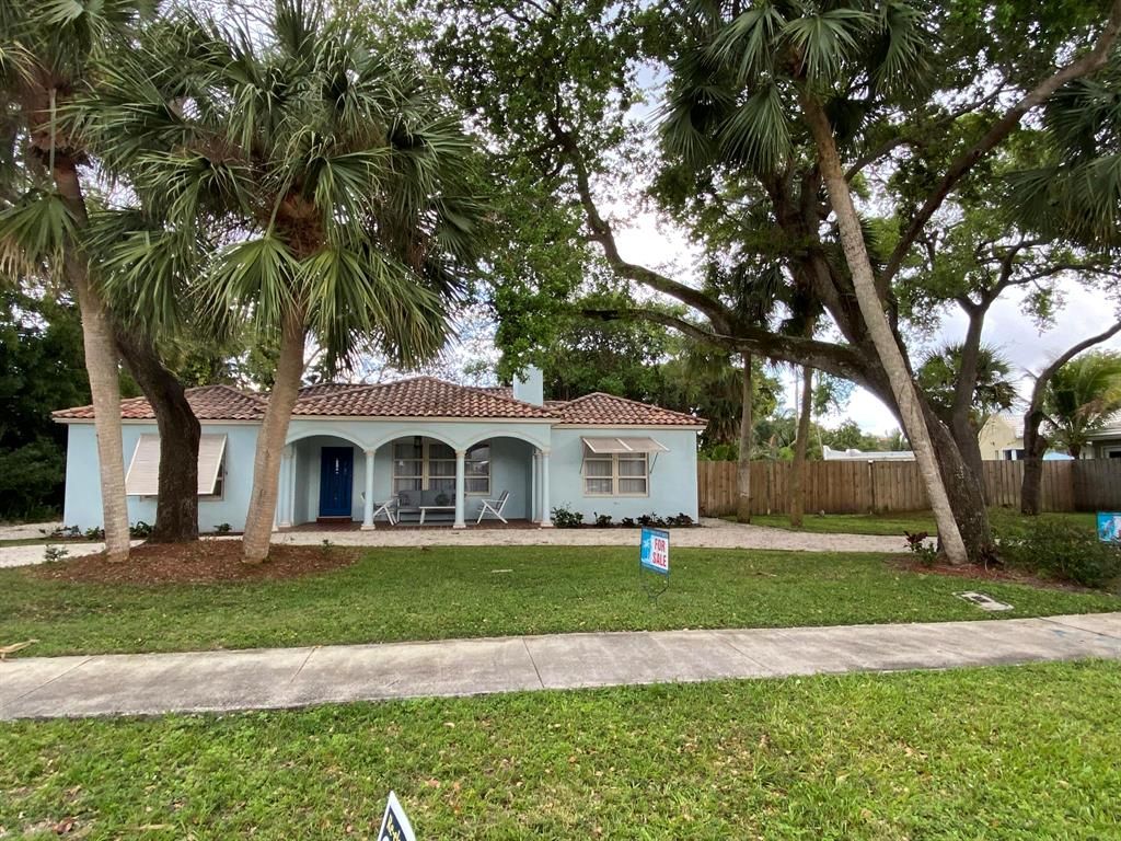 Photo of 102 N Dixie Boulevard, Delray Beach, FL 33444 (MLS # R10698145)