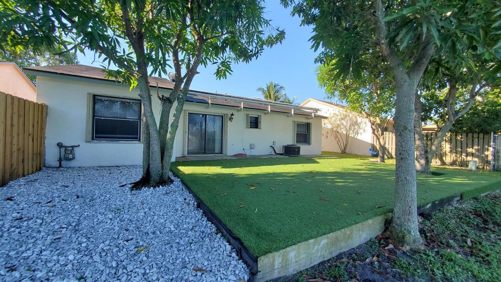 Photo of 5769 Ellis Hollow Road E, Lake Worth, FL 33463 (MLS # R11088673)