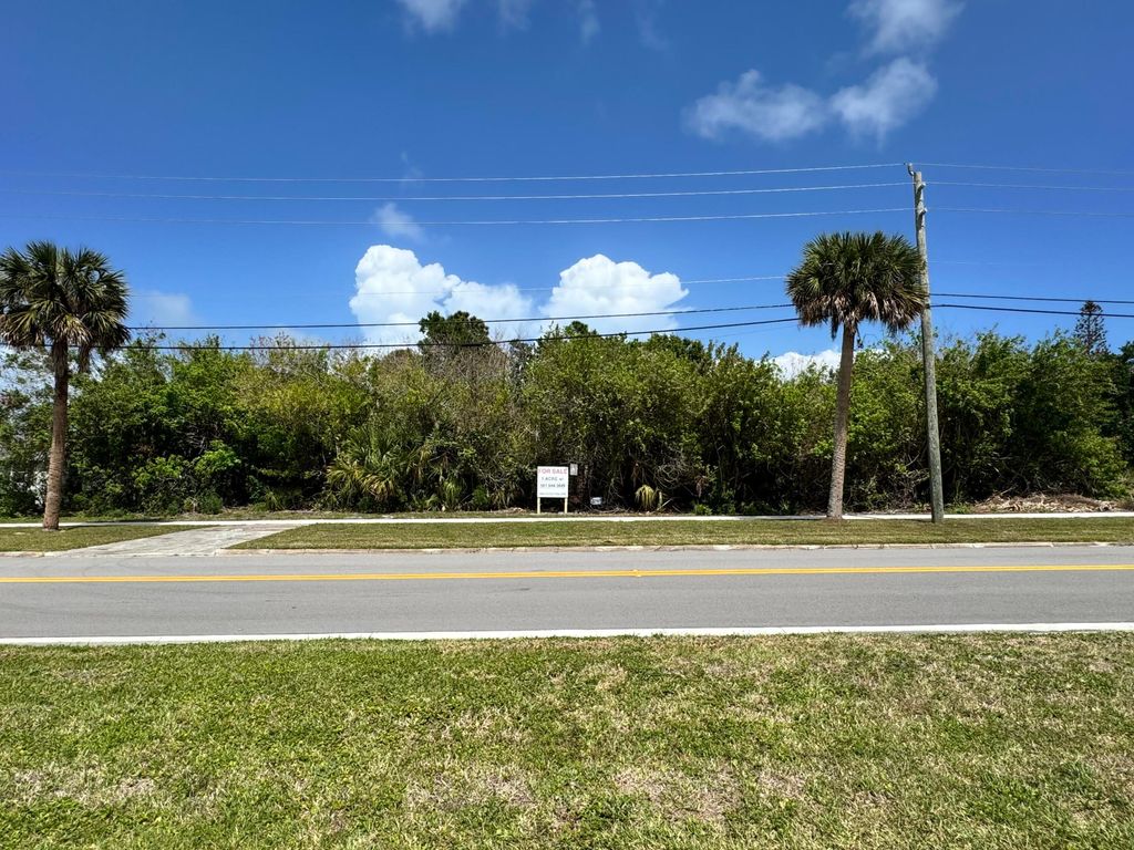 Photo of 1654 N Central Avenue, Sebastian, FL 32958 (MLS # B26015404)