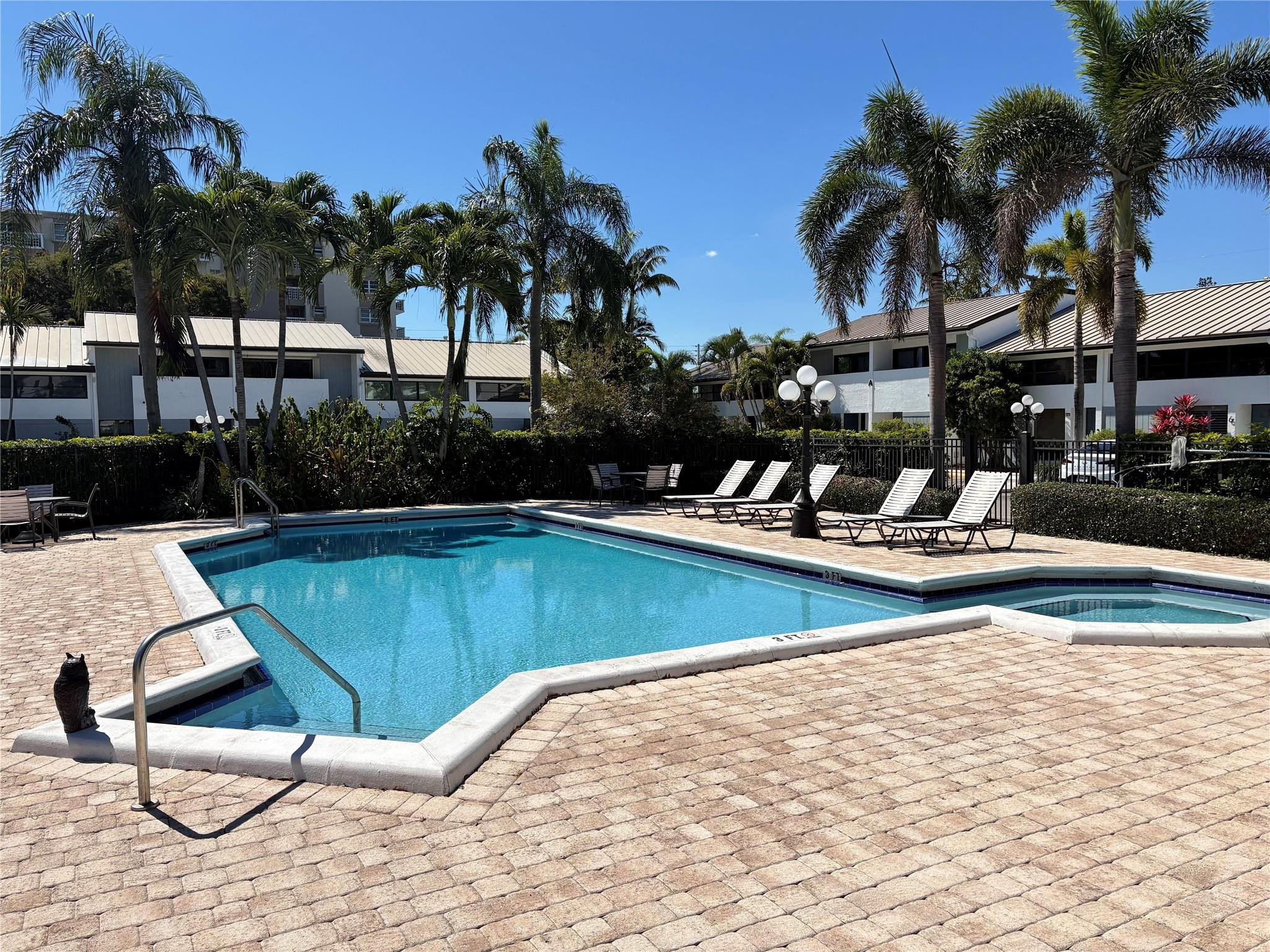 cobble east condo - Residential