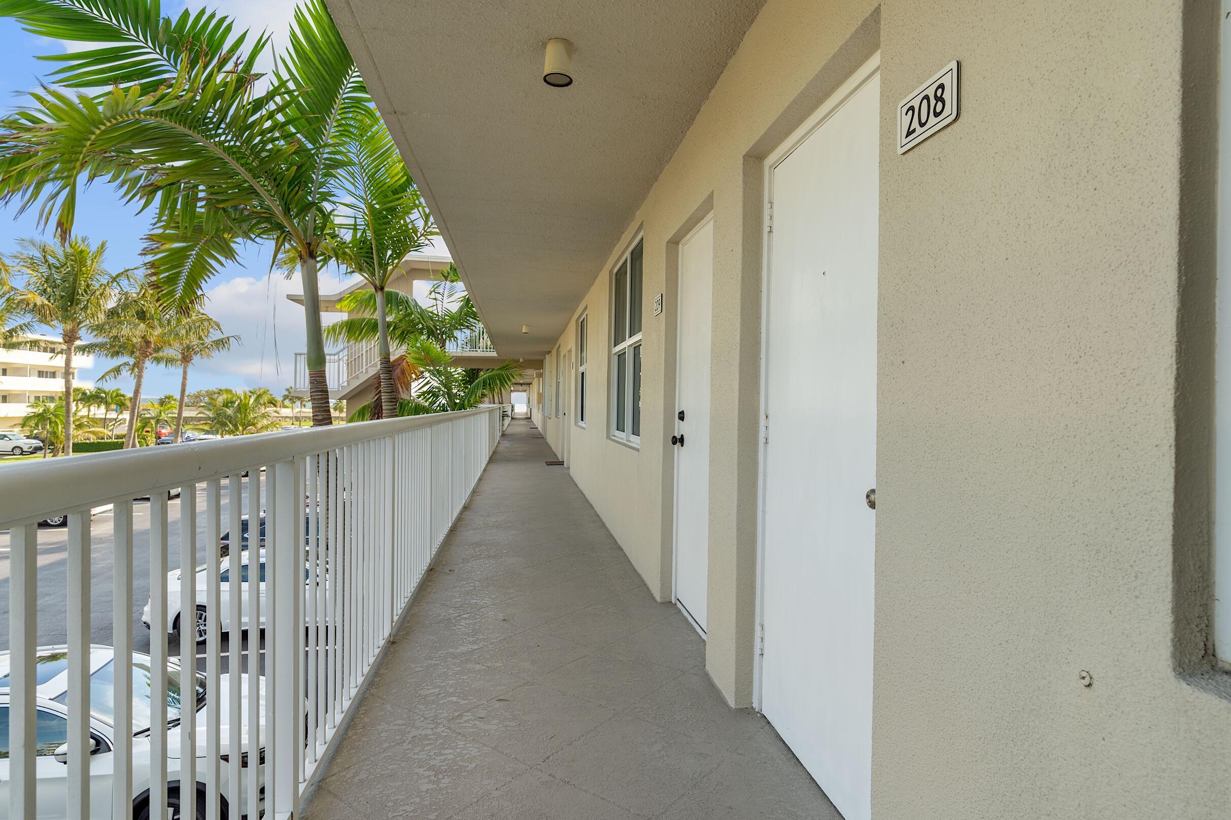 PALM BEACH WHITEHOUSE - Residential Lease