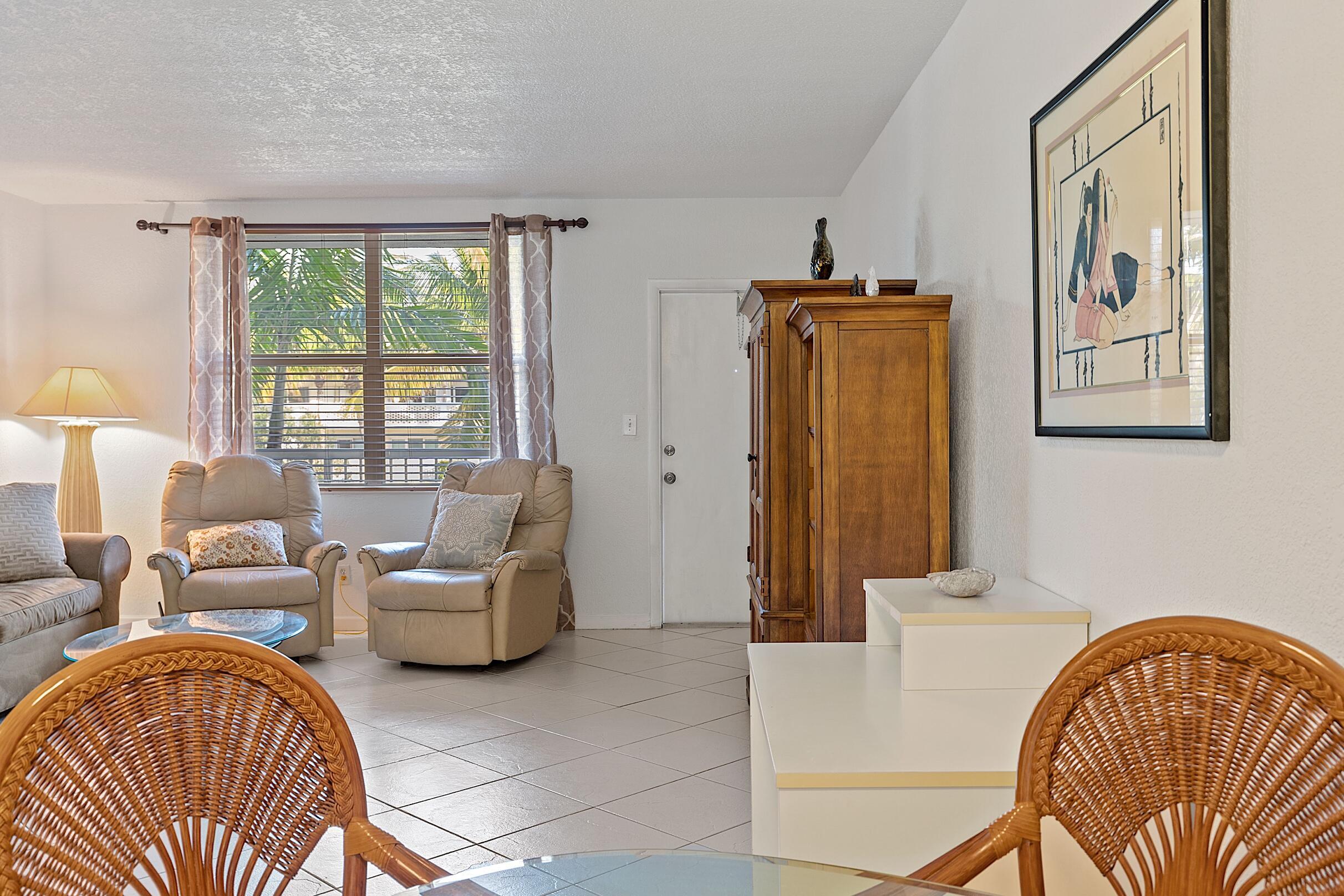 PALM BEACH WHITEHOUSE - Residential Lease