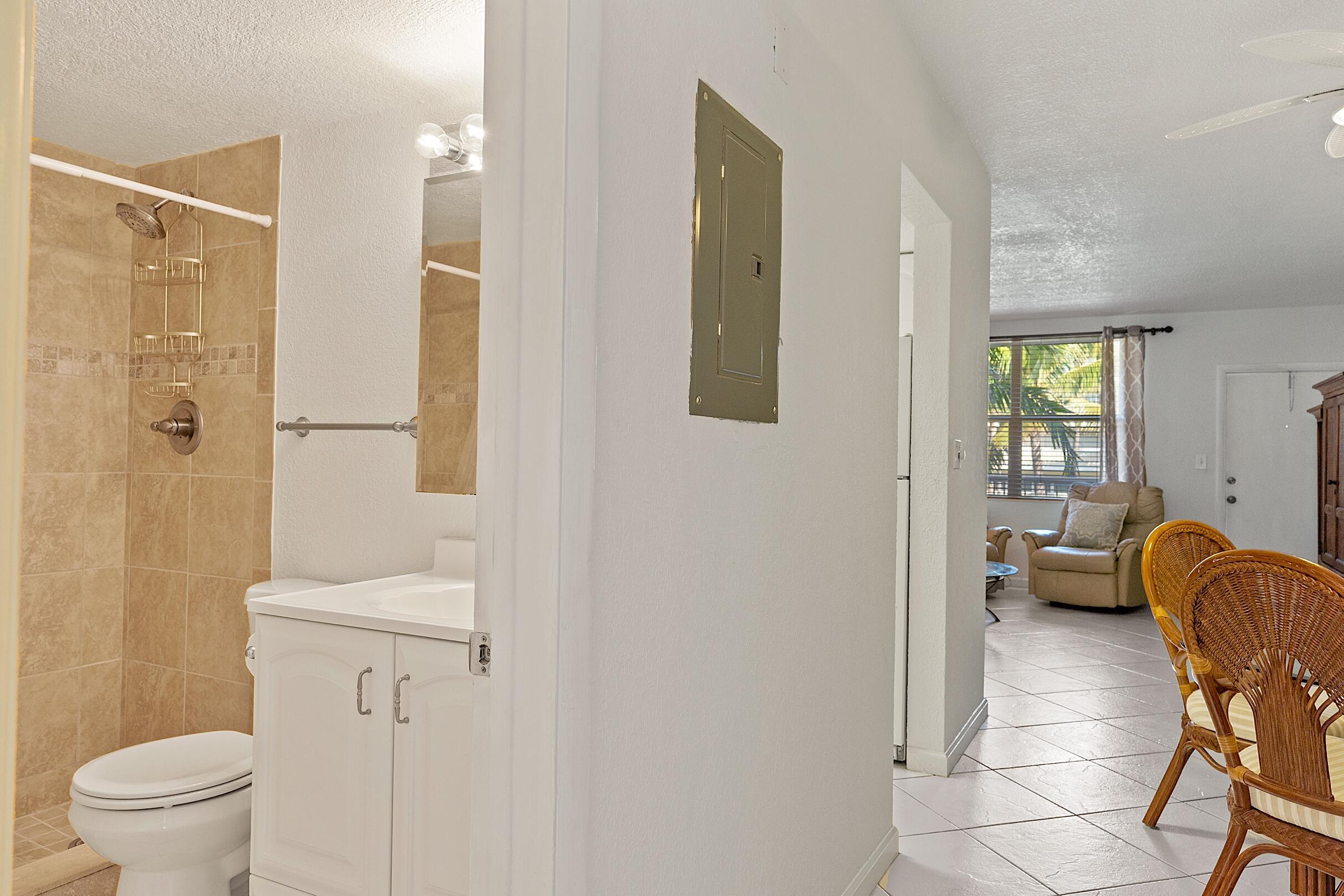 PALM BEACH WHITEHOUSE - Residential Lease