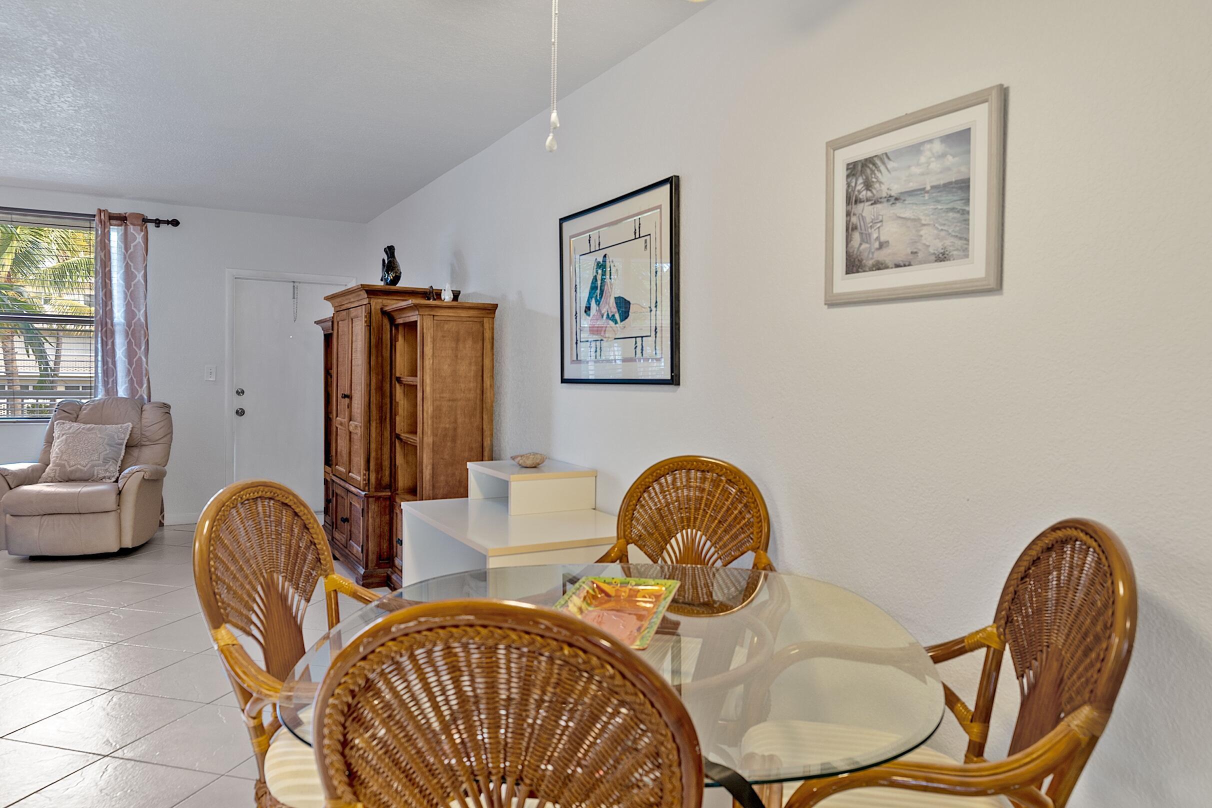 PALM BEACH WHITEHOUSE - Residential Lease