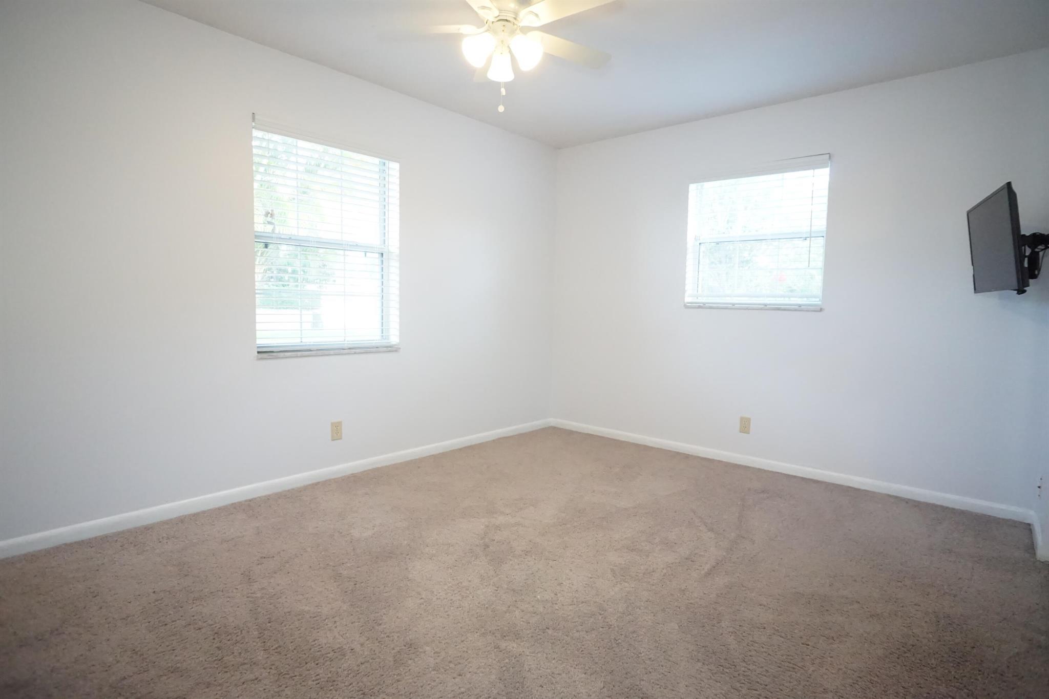 YACHT CLUB - Residential Lease