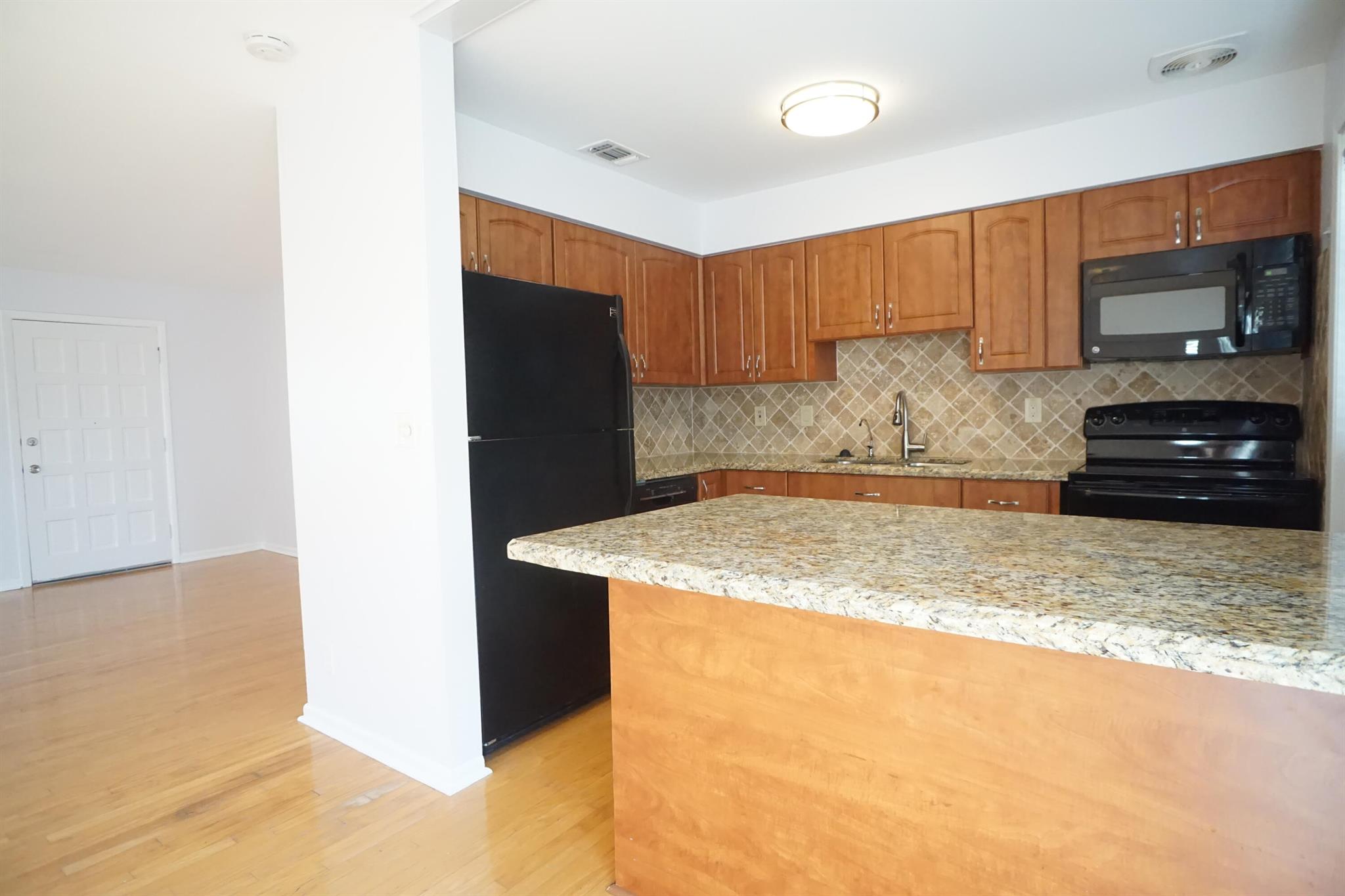 YACHT CLUB - Residential Lease