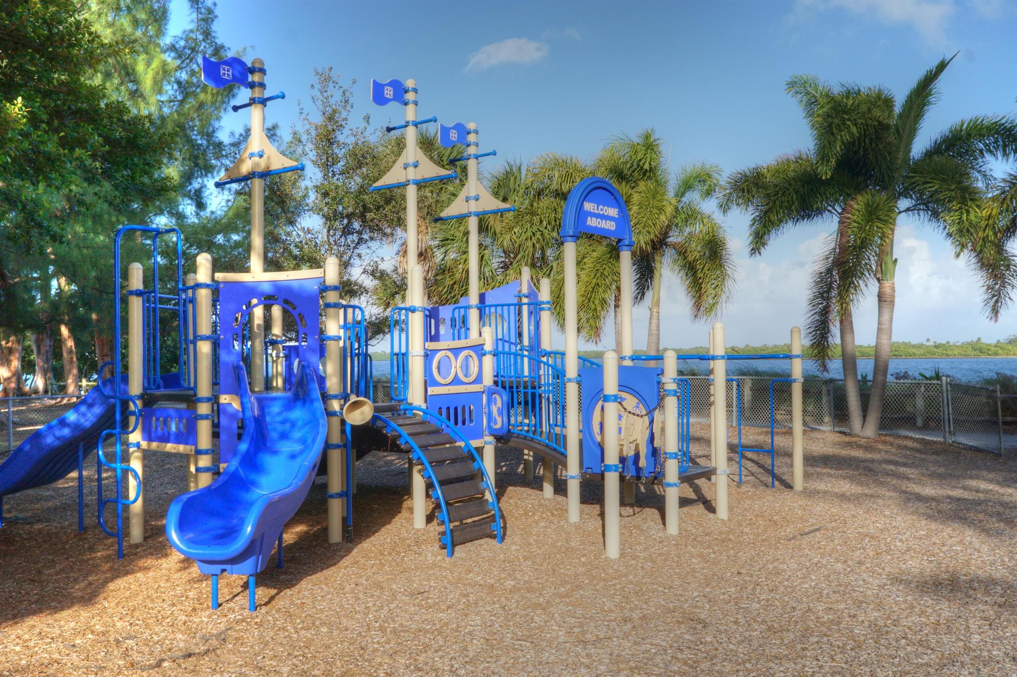 YACHT CLUB - Residential Lease