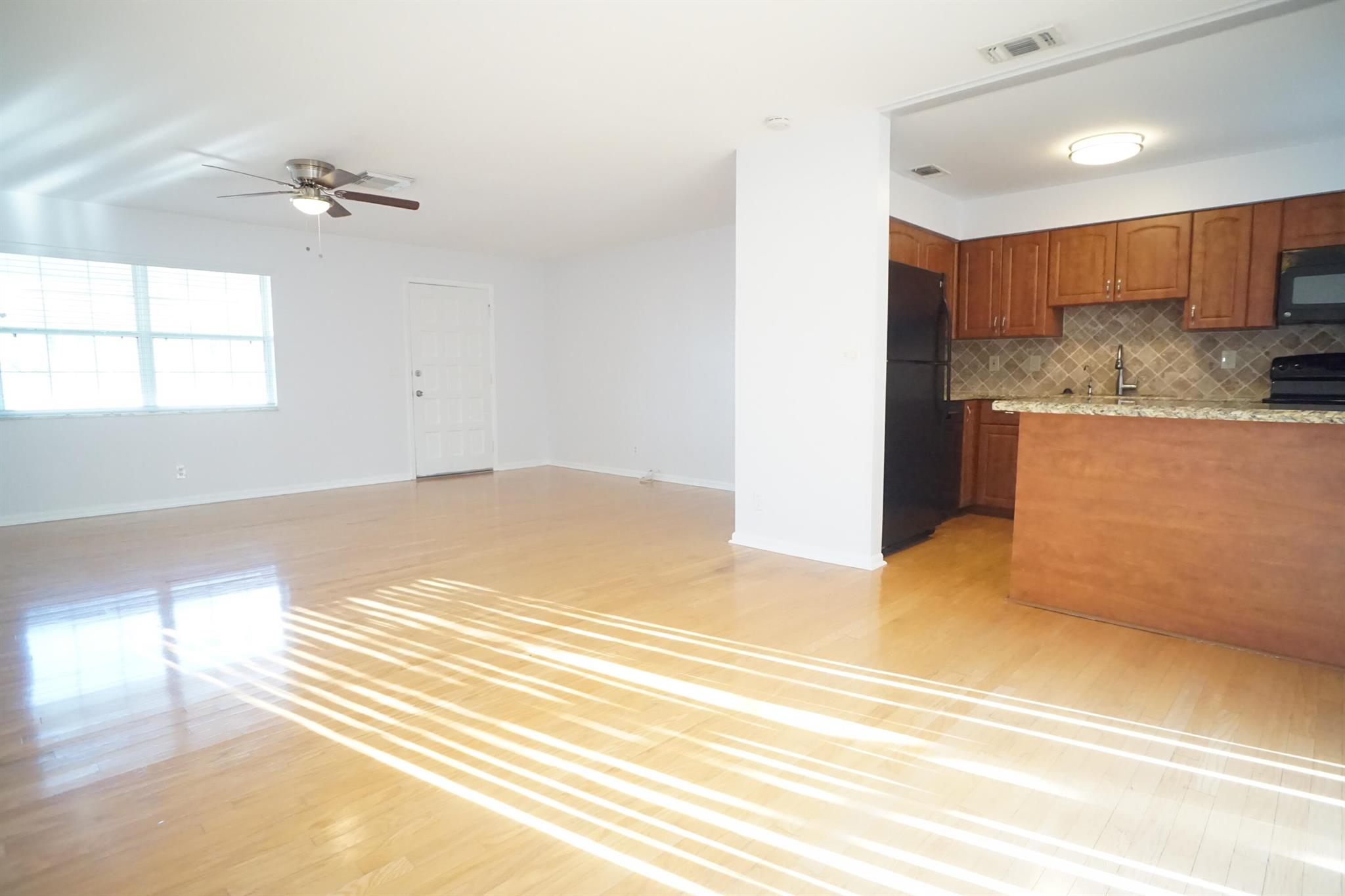 YACHT CLUB - Residential Lease