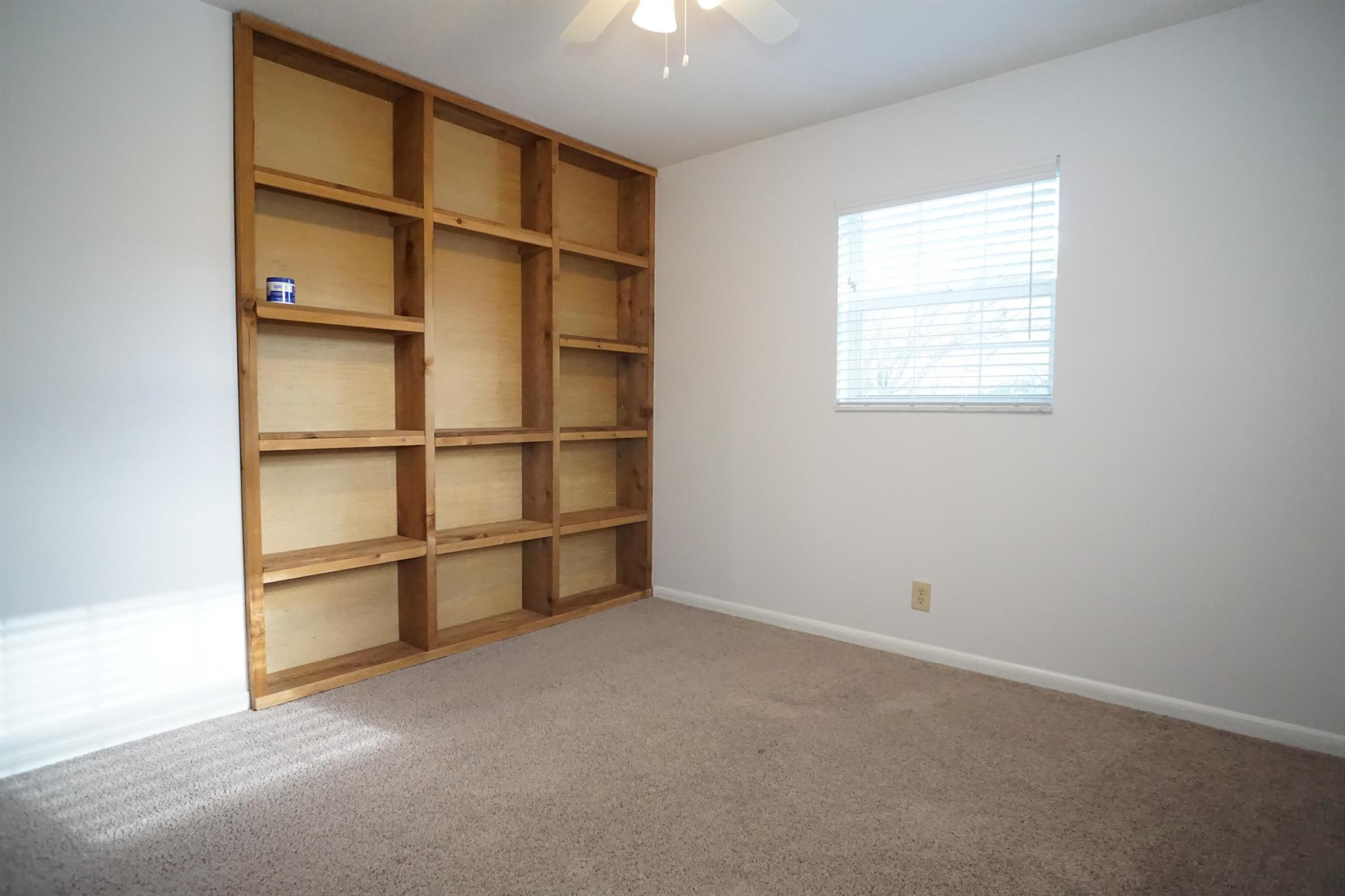 YACHT CLUB - Residential Lease