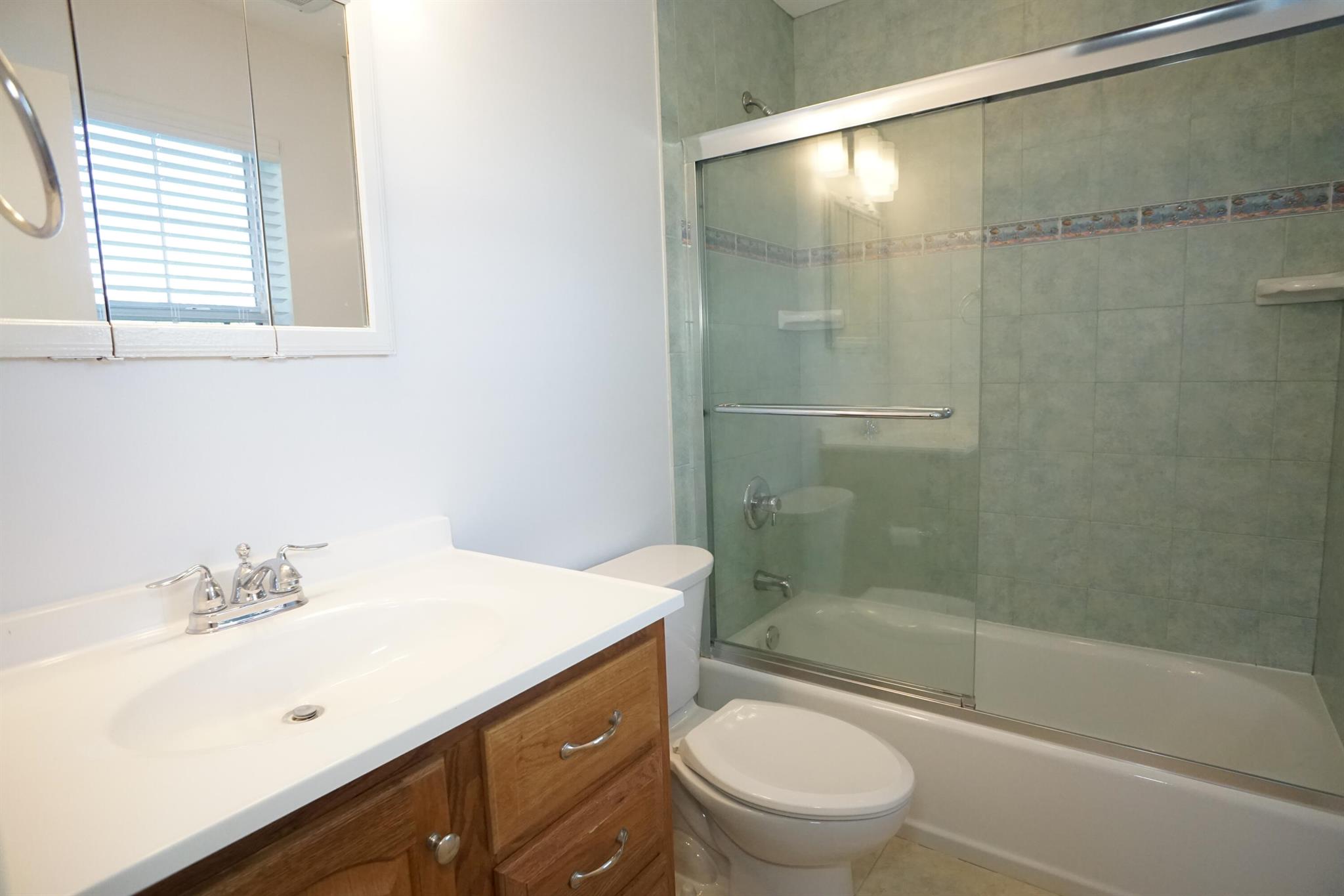 YACHT CLUB - Residential Lease