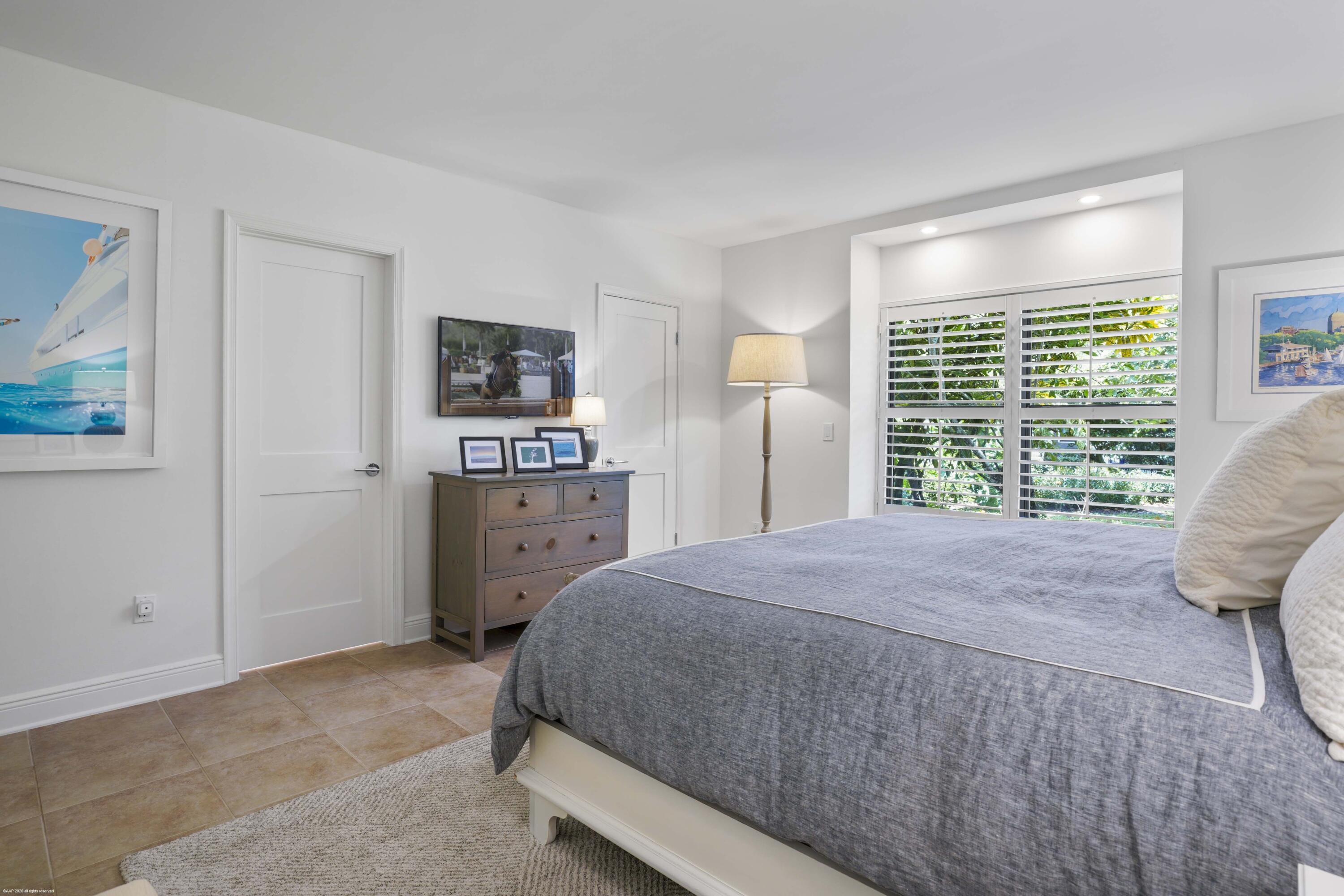 COWDRAY PARK CONDO - Residential