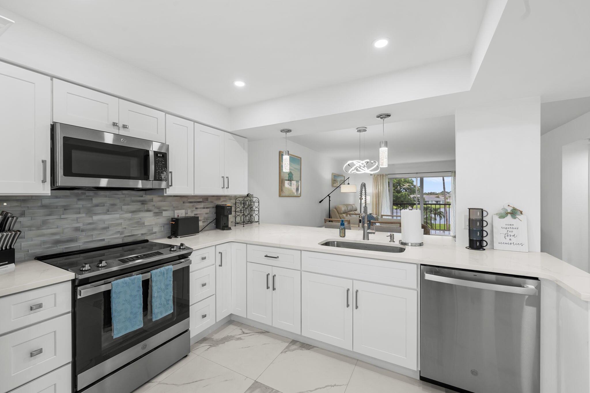 HUNTINGTON LAKES SECTION - Residential