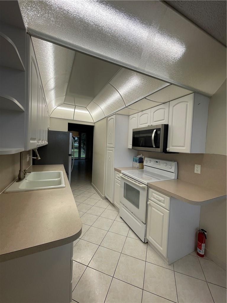 Coronado At Jacaranda Ph - Residential Lease