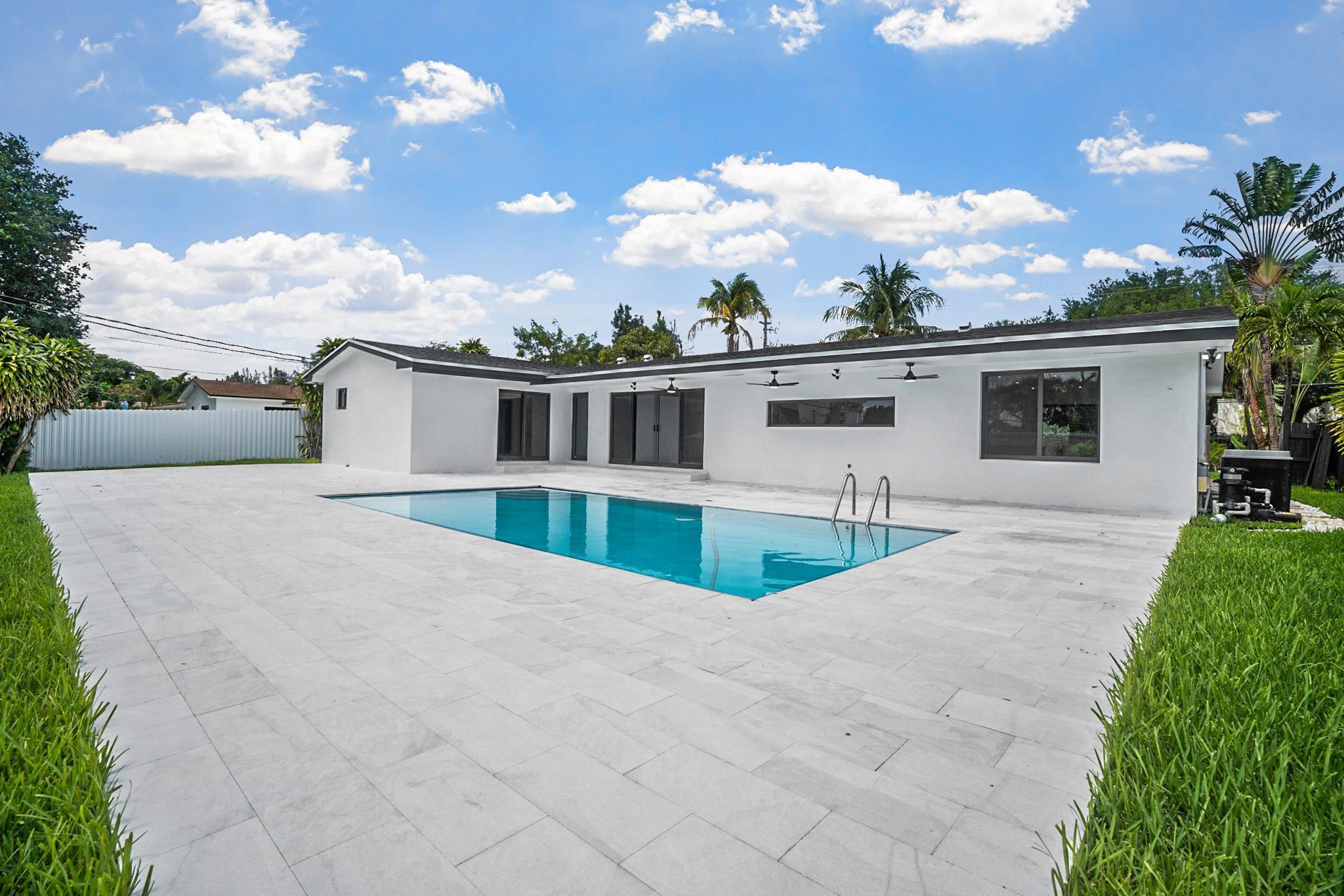 SKYLAKE MANORS - Residential