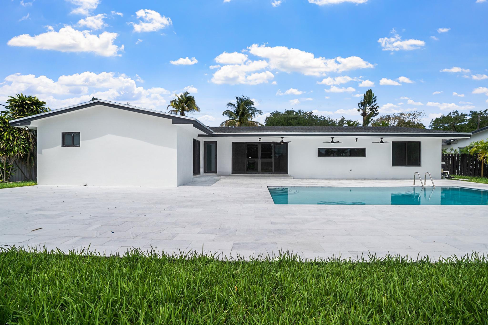 SKYLAKE MANORS - Residential