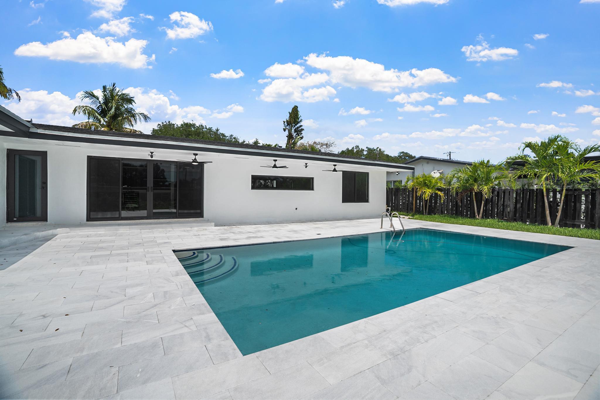 SKYLAKE MANORS - Residential