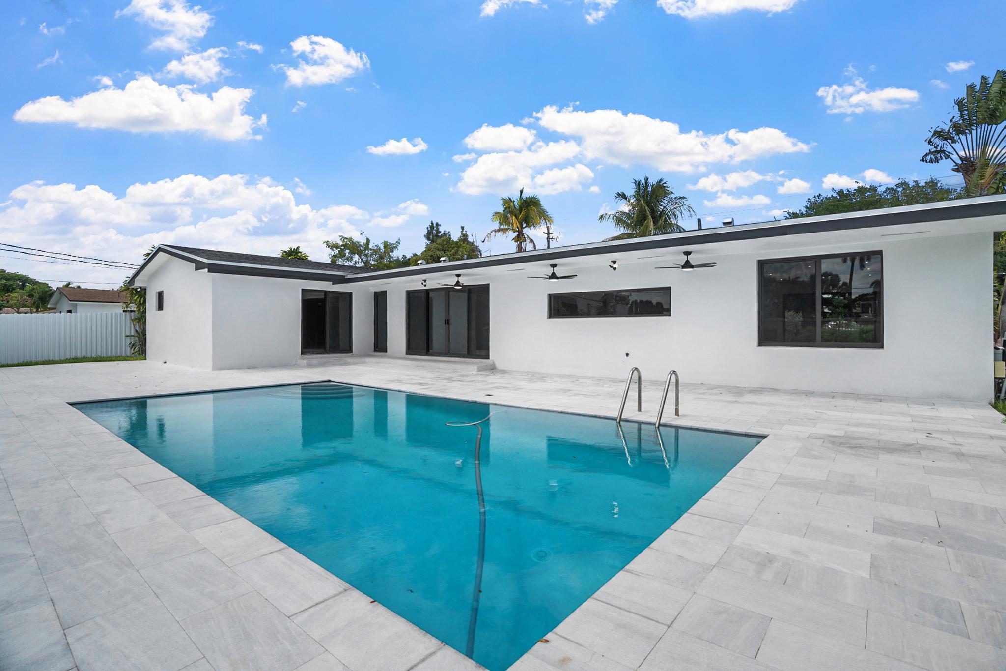 SKYLAKE MANORS - Residential