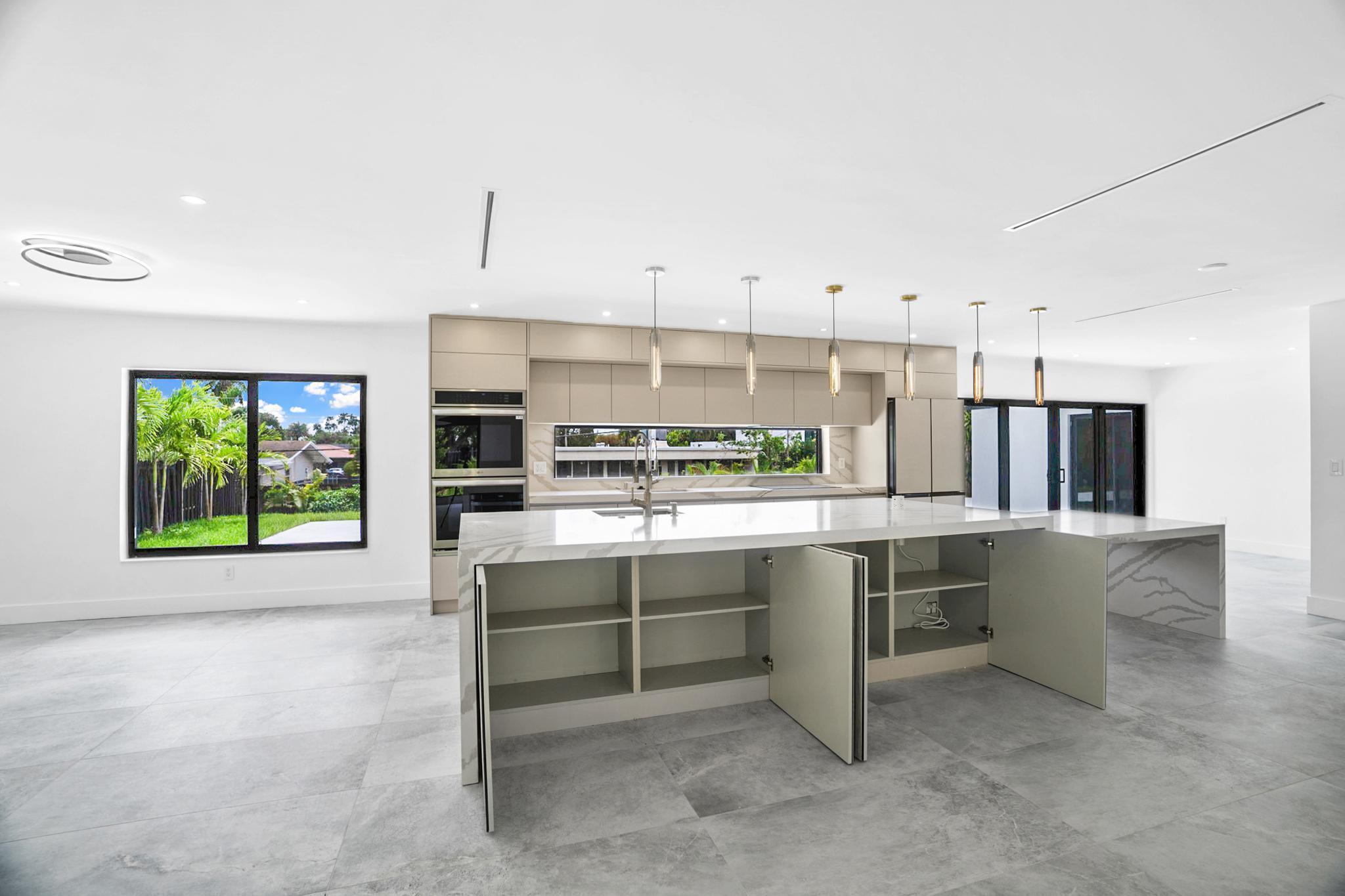 SKYLAKE MANORS - Residential