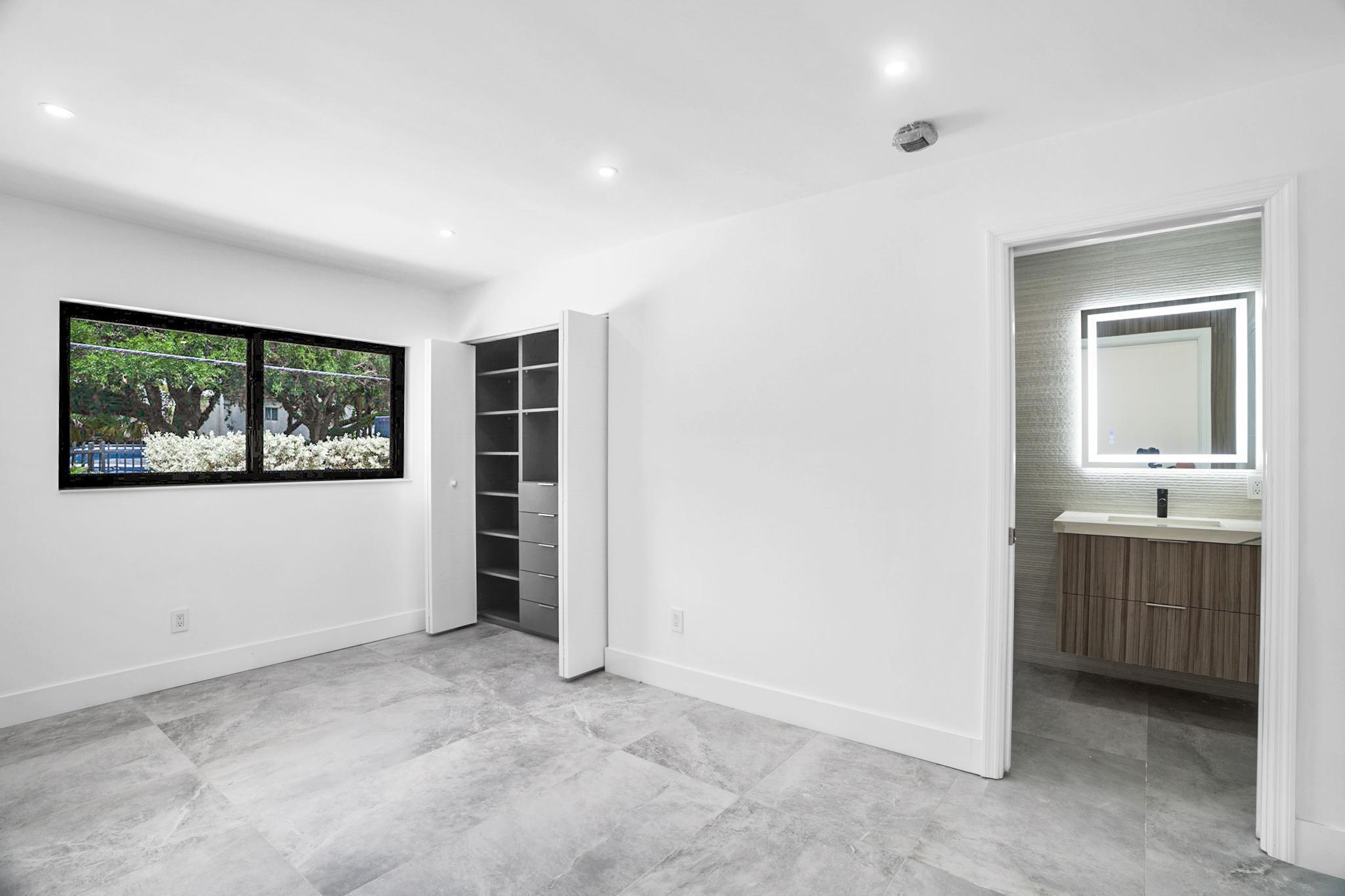 SKYLAKE MANORS - Residential