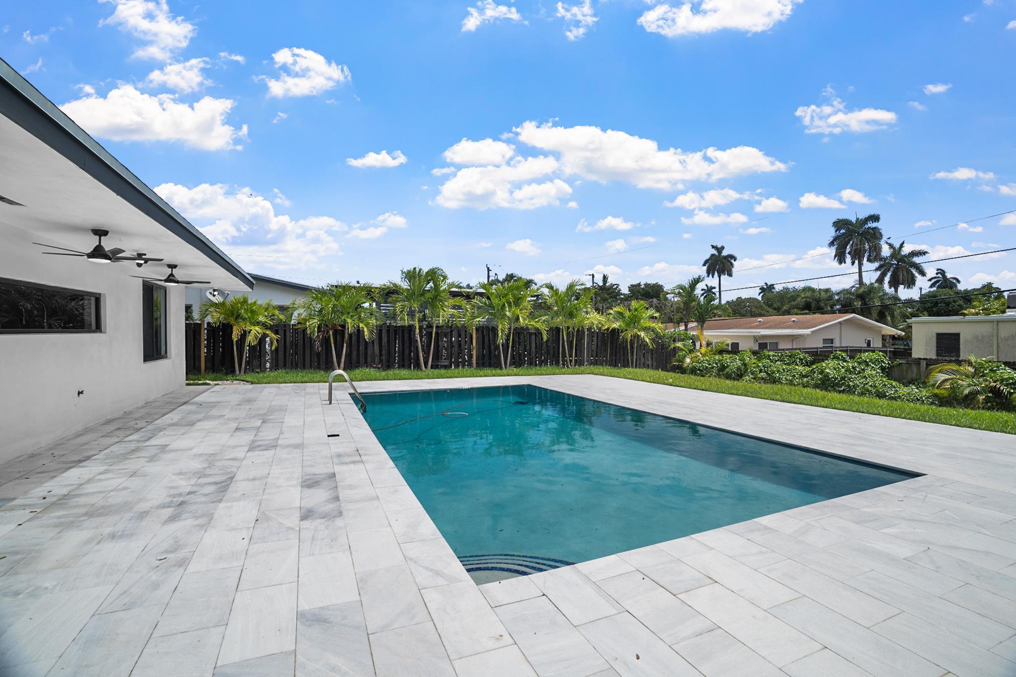 SKYLAKE MANORS - Residential