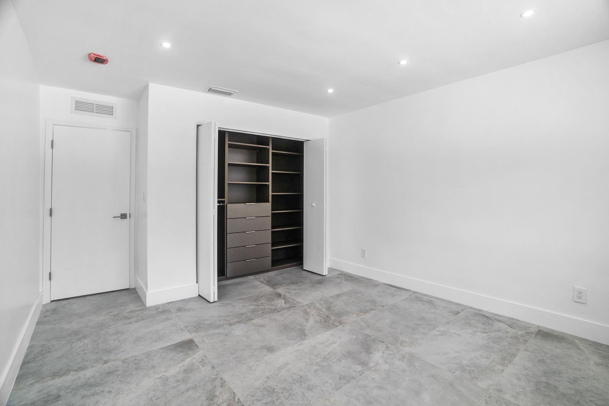 SKYLAKE MANORS - Residential