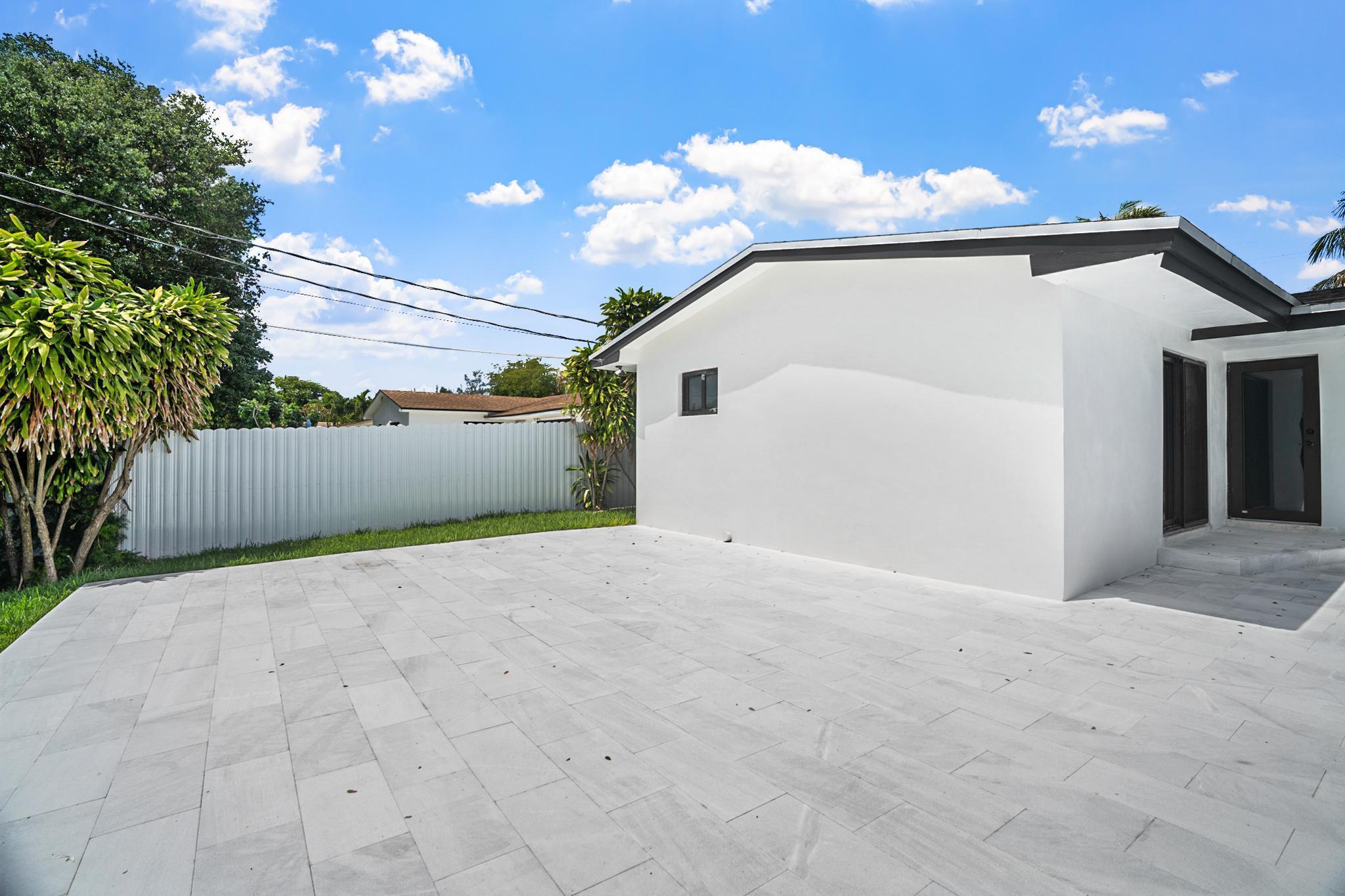 SKYLAKE MANORS - Residential