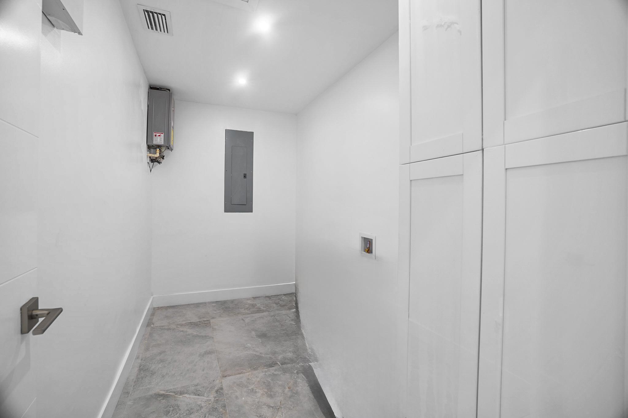 SKYLAKE MANORS - Residential