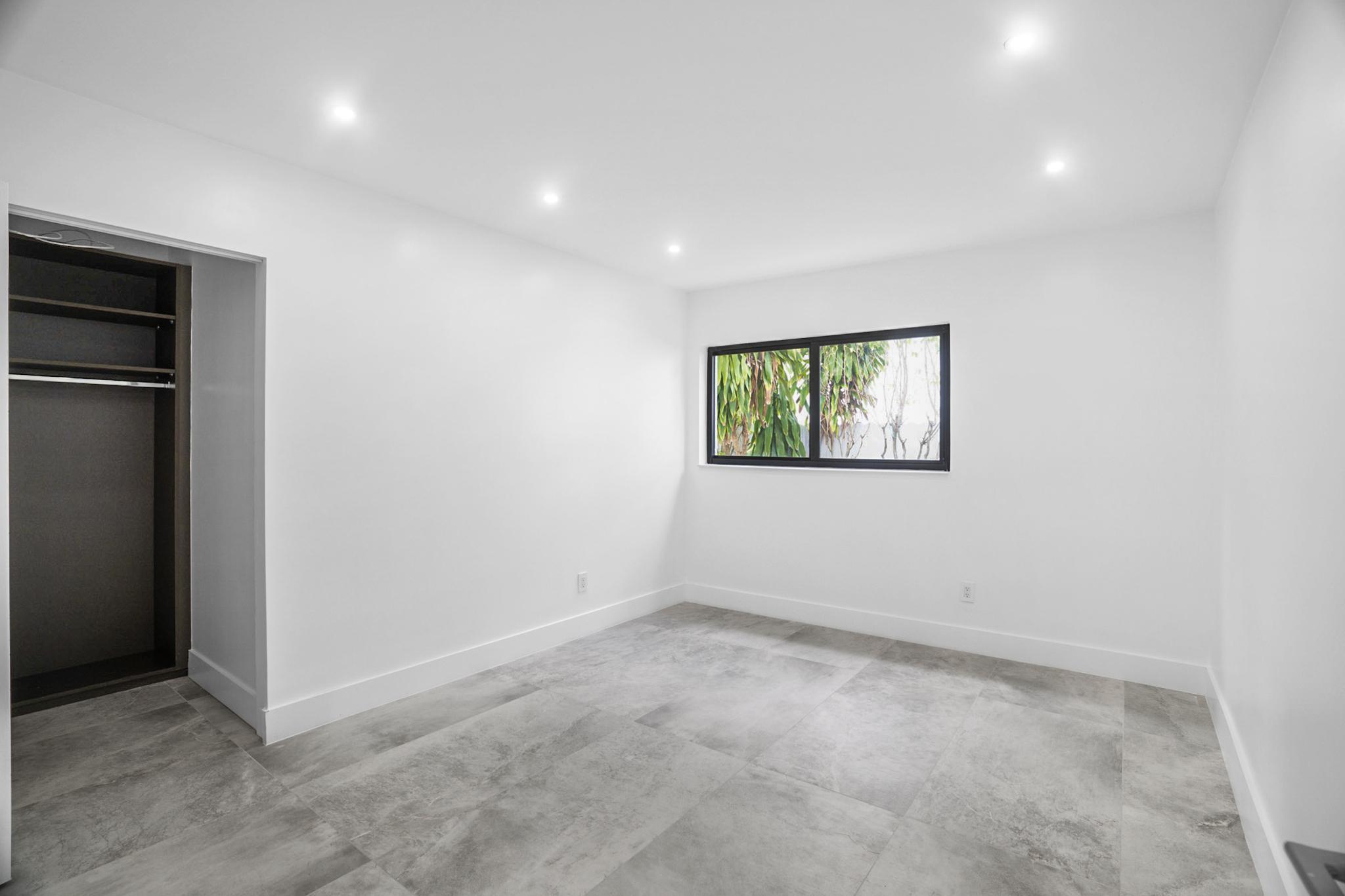 SKYLAKE MANORS - Residential