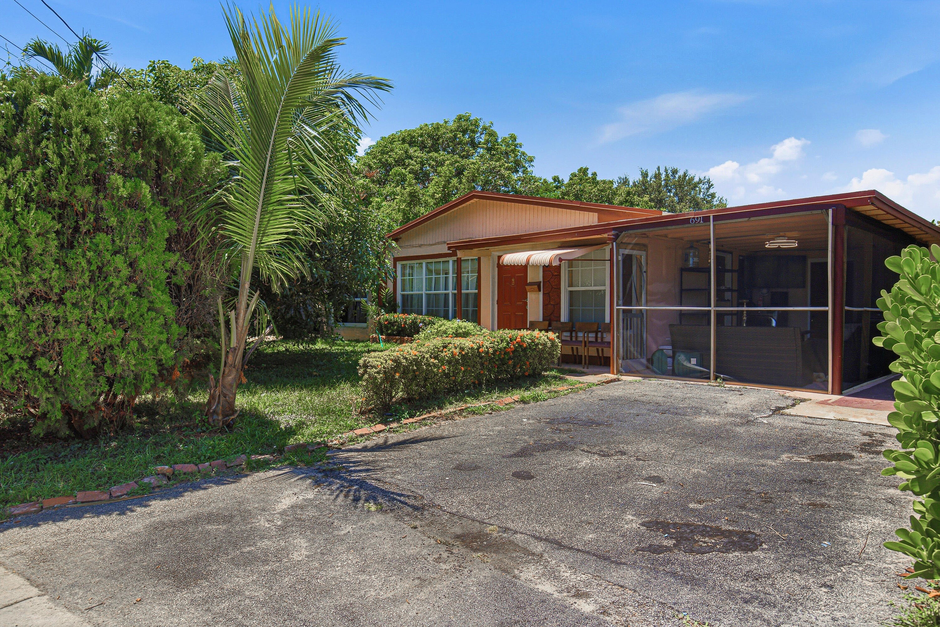 691 NW 20TH Court