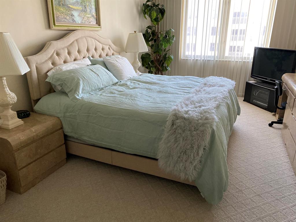 AMBASSADORS V NORTH CONDO - Residential Lease