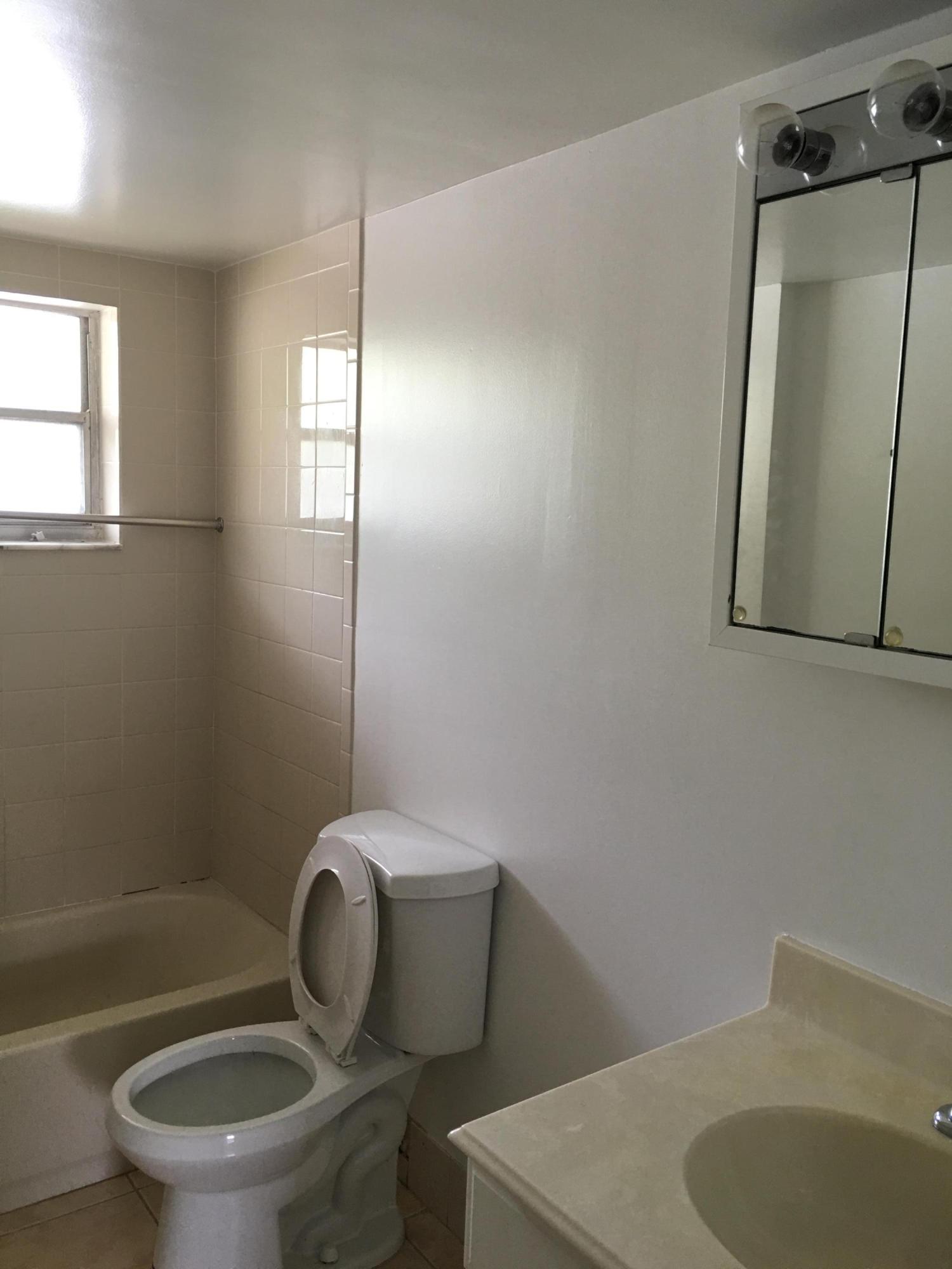 PALM VILLAGE - Residential Lease