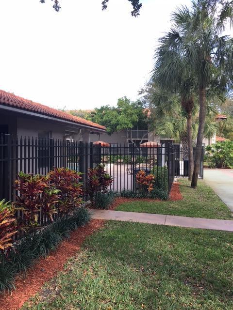 PALM VILLAGE - Residential Lease