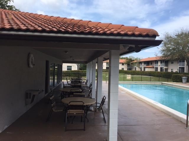 PALM VILLAGE - Residential Lease