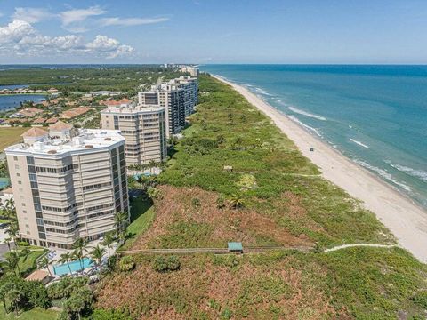 A home in Hutchinson Island