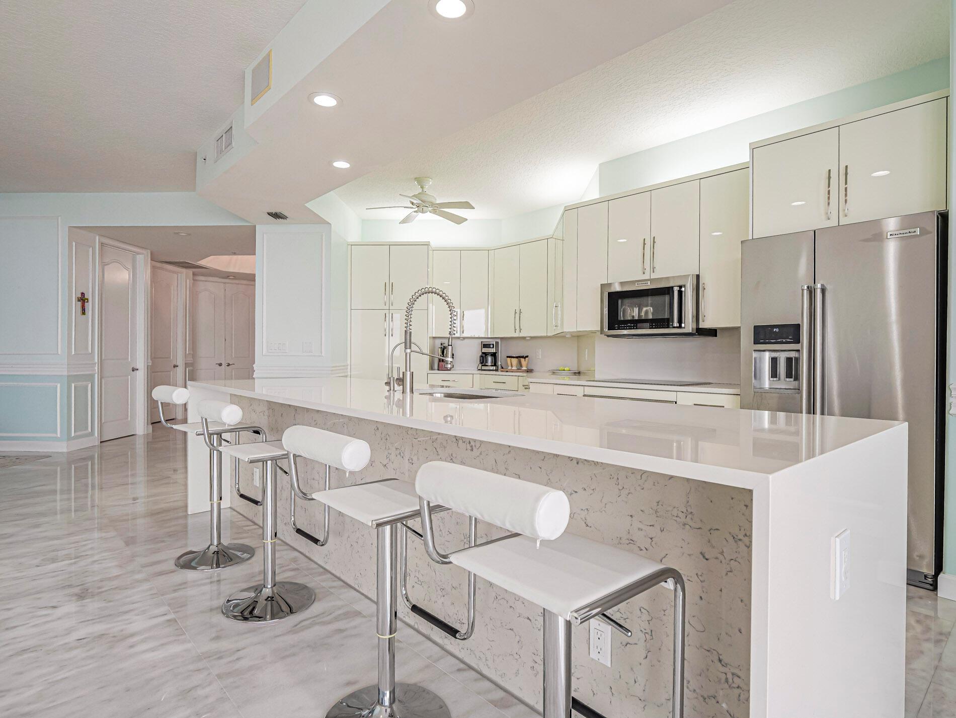 2900 N Highway A1a 11-B, Hutchinson Island, FL, 34949/$965,000 3 2900 N Highway A1a 11-B